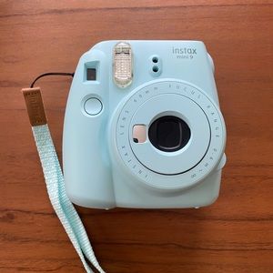 Polaroid • Instax Mini 9 Film Camera